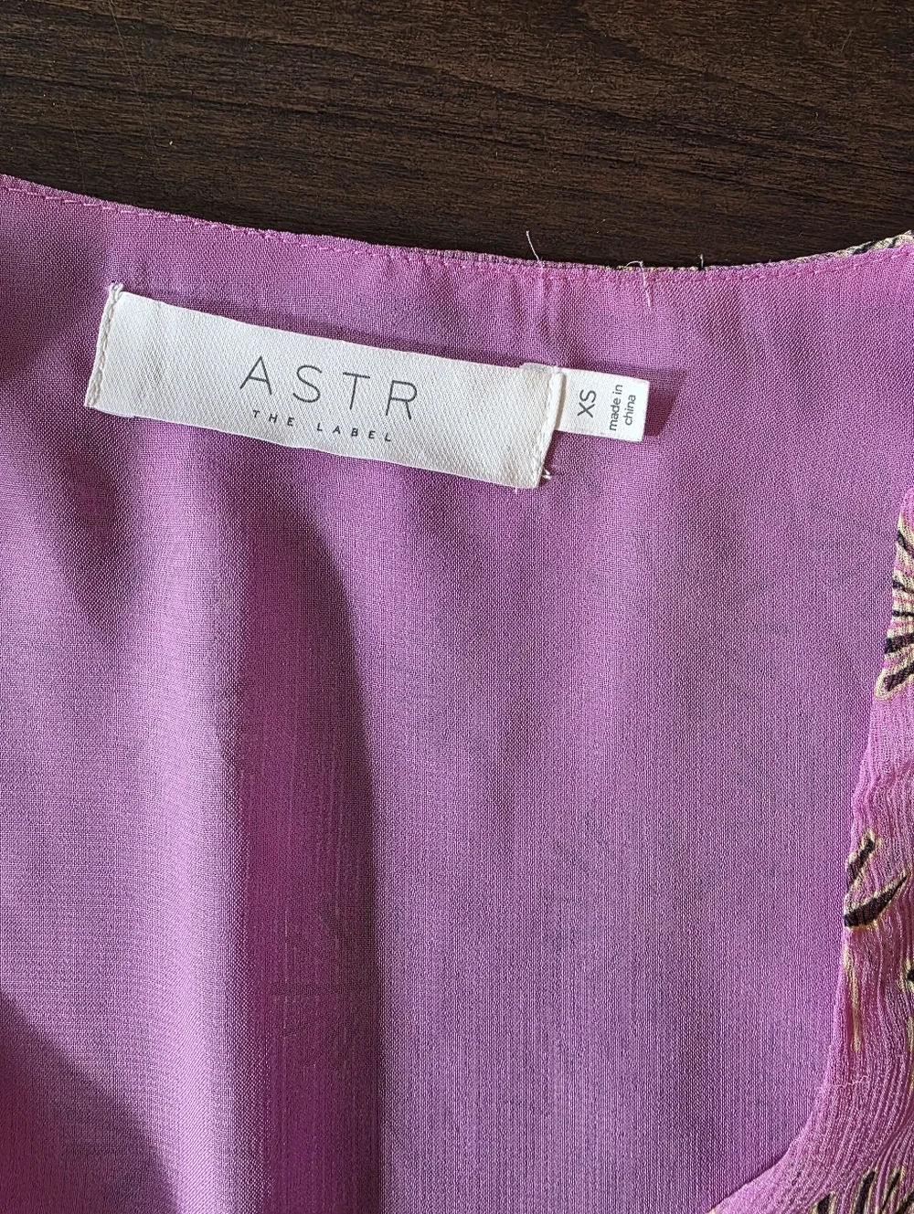 ASTR the Label Lavender Palm Print Smocked Waist V-Neck Button Down Top XS - Picture 6 of 11